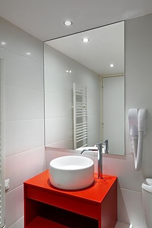Studio (3 Adults)