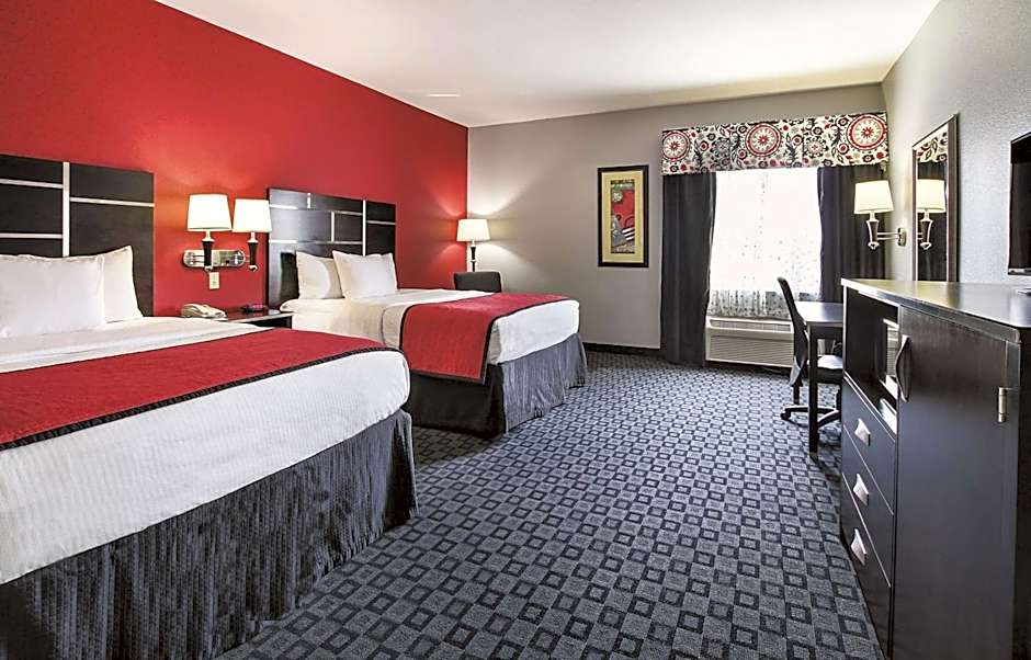 La Quinta Inn & Suites by Wyndham Dallas Hutchins