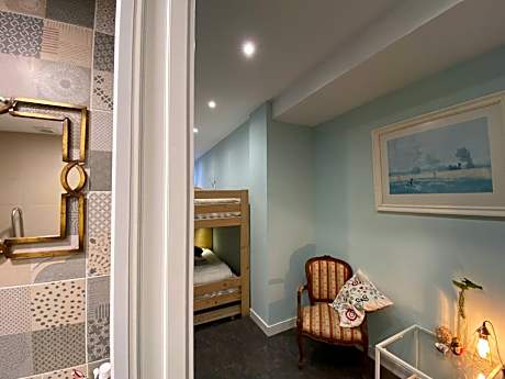 Bed in 8-Bed Mixed Dormitory Room