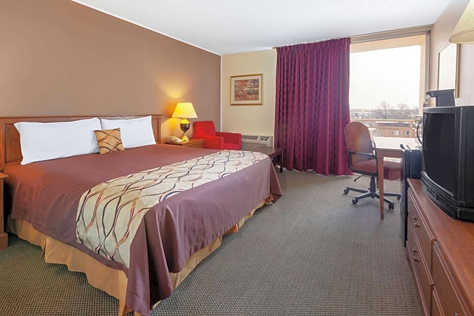 Travelodge by Wyndham Cleveland Airport