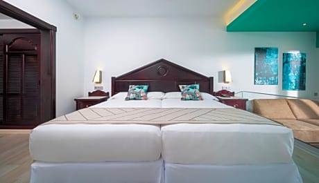 Junior Suite Ocean View Two Double Beds