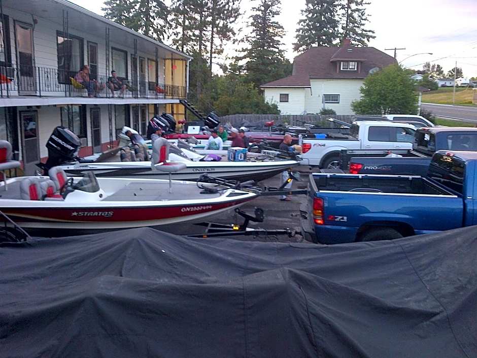 Bay Lake Inn - Frontiersman Motel