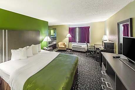 King Suite with Whirlpool - Non-Smoking