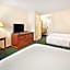 La Quinta Inn & Suites by Wyndham Detroit Canton