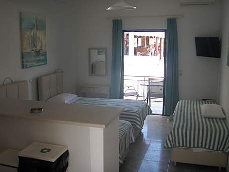 Apartment with Pool View