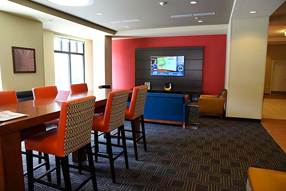 TownePlace Suites by Marriott Lawrence Downtown