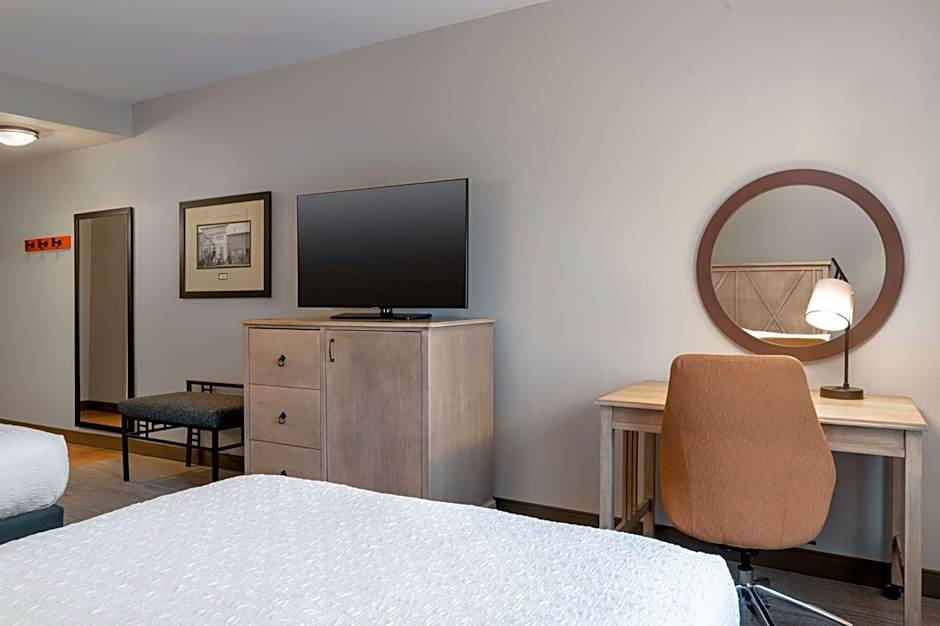 Hampton Inn By Hilton And Suites Dodge City