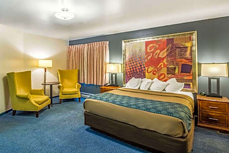 1 King Bed, Nonsmoking