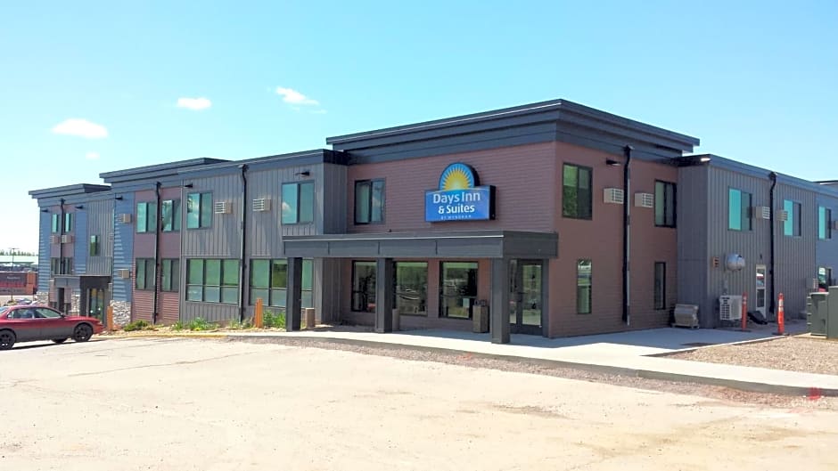 Days Inn & Suites by Wyndham Duluth by the Mall