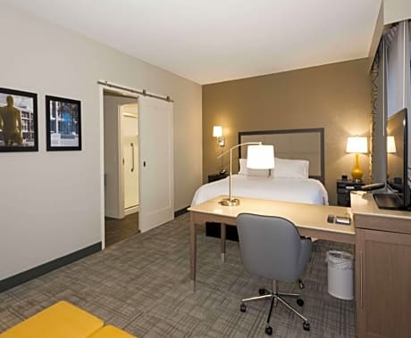 King Suite with One King Bed - Hearing Accessible