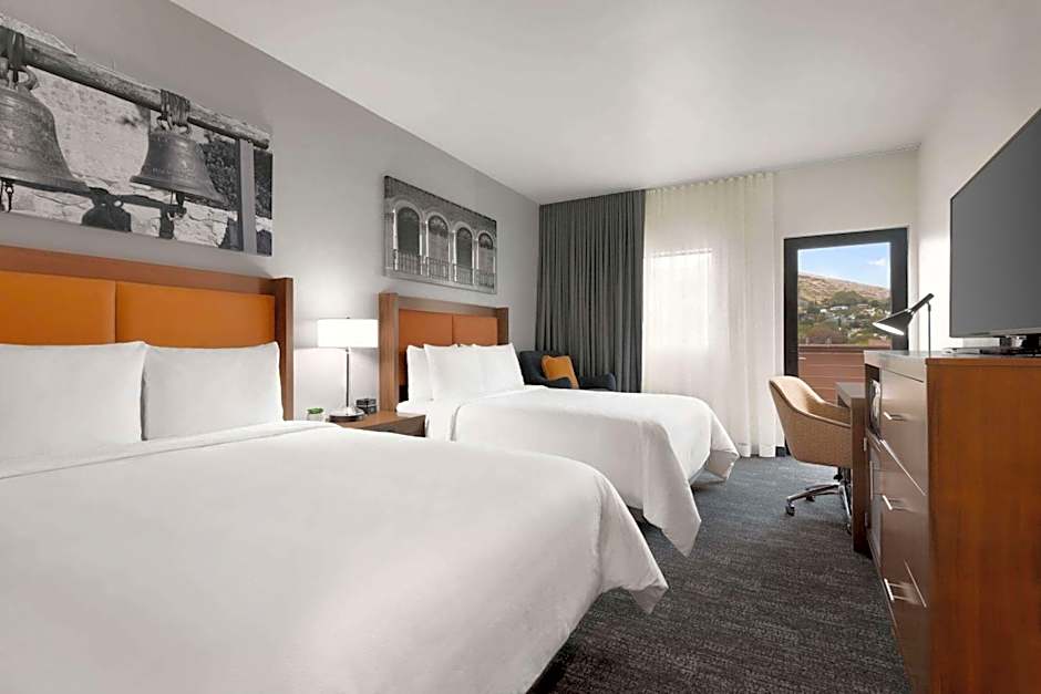 La Quinta Inn & Suites by Wyndham San Luis Obispo Downtown