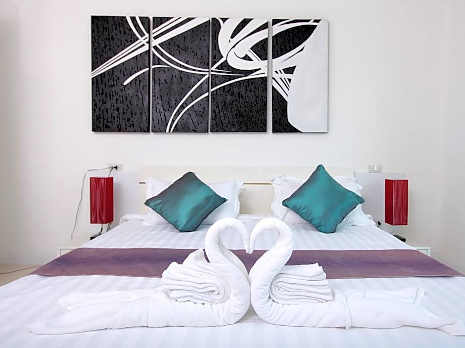 Hidden Palm Pool Villas