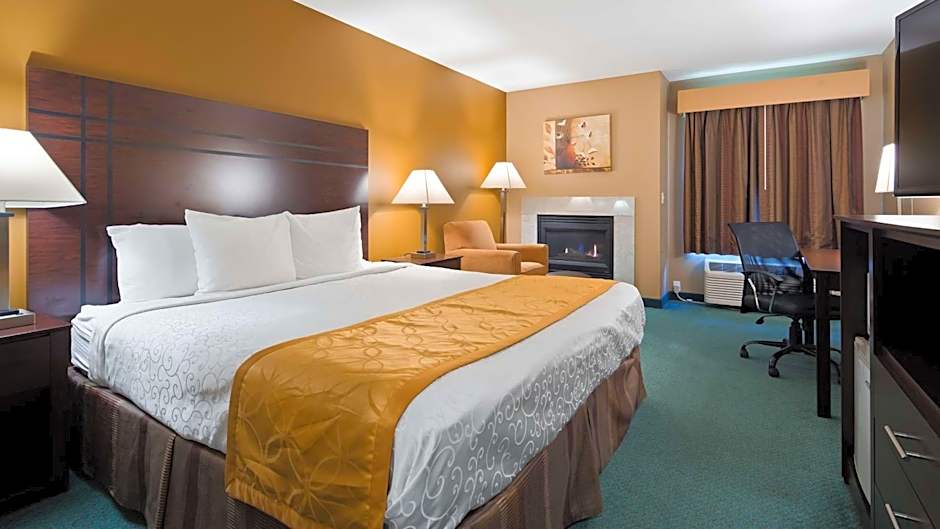 Photo 1 of 4 of 1 King Bed, Forest View