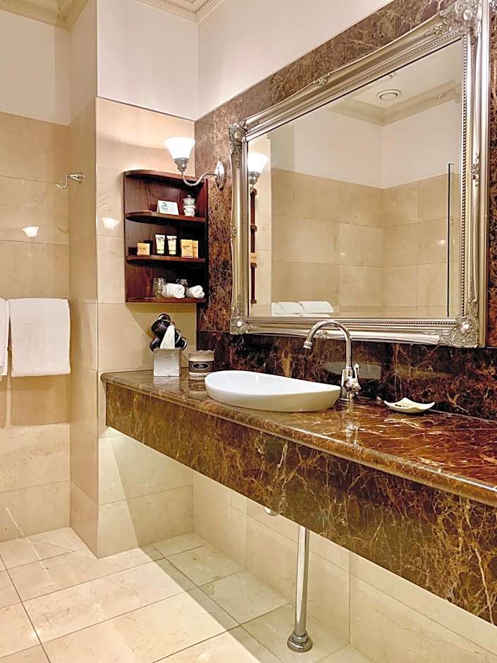 Royal Albert Apartments Hotel