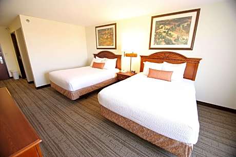 2 Queen Beds Park Level Non-Smoking