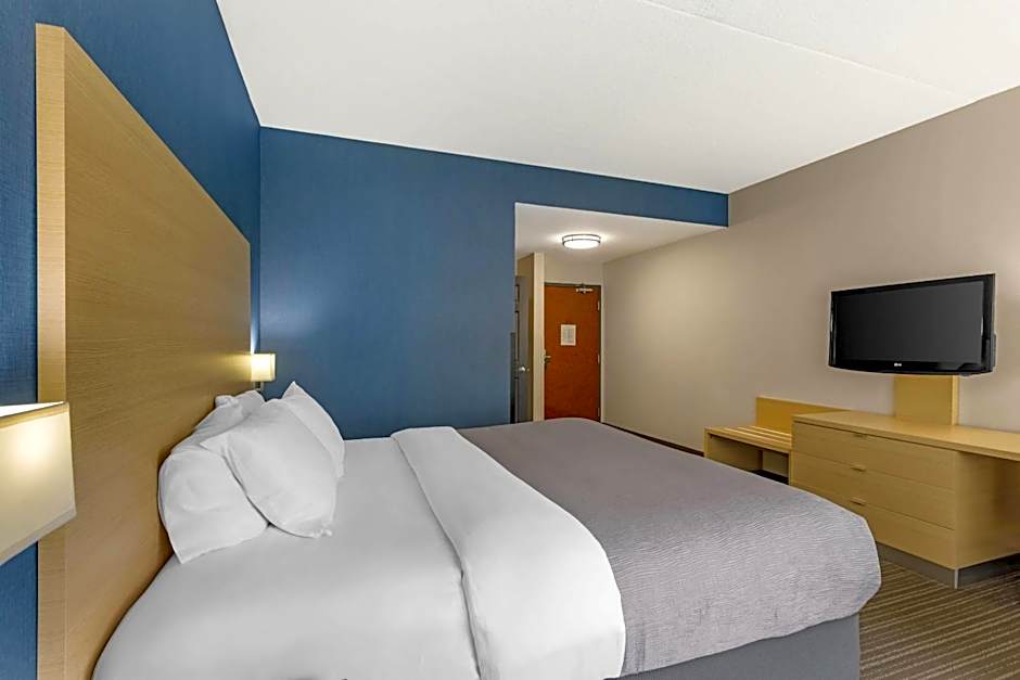 Quality Inn & Suites Oakville