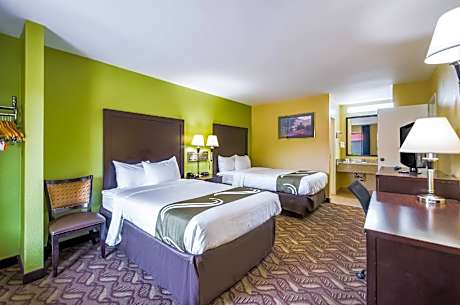 2 Double Beds, Suite, Nonsmoking