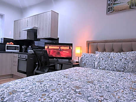 MIA Residence - Entire Studio apartment - City View - London - Next to Ealing Broadway Station