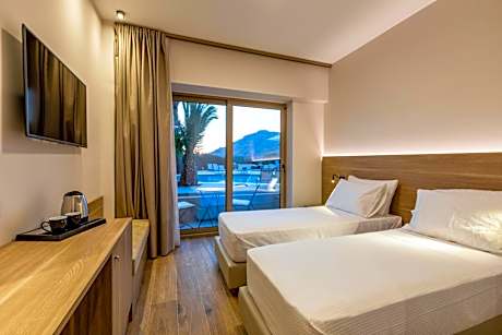 Standard Triple Room with Sea View