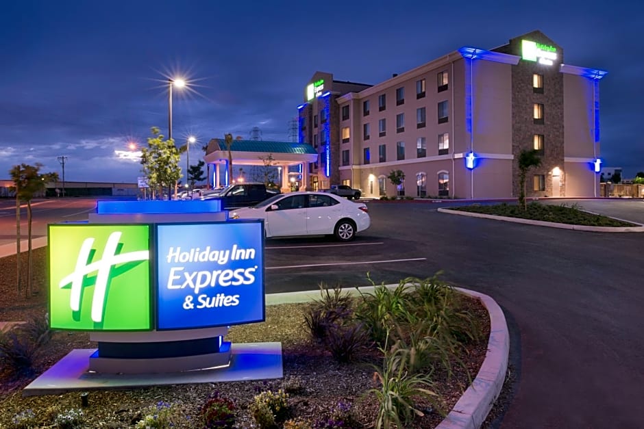 Holiday Inn Express & Suites BAKERSFIELD AIRPORT