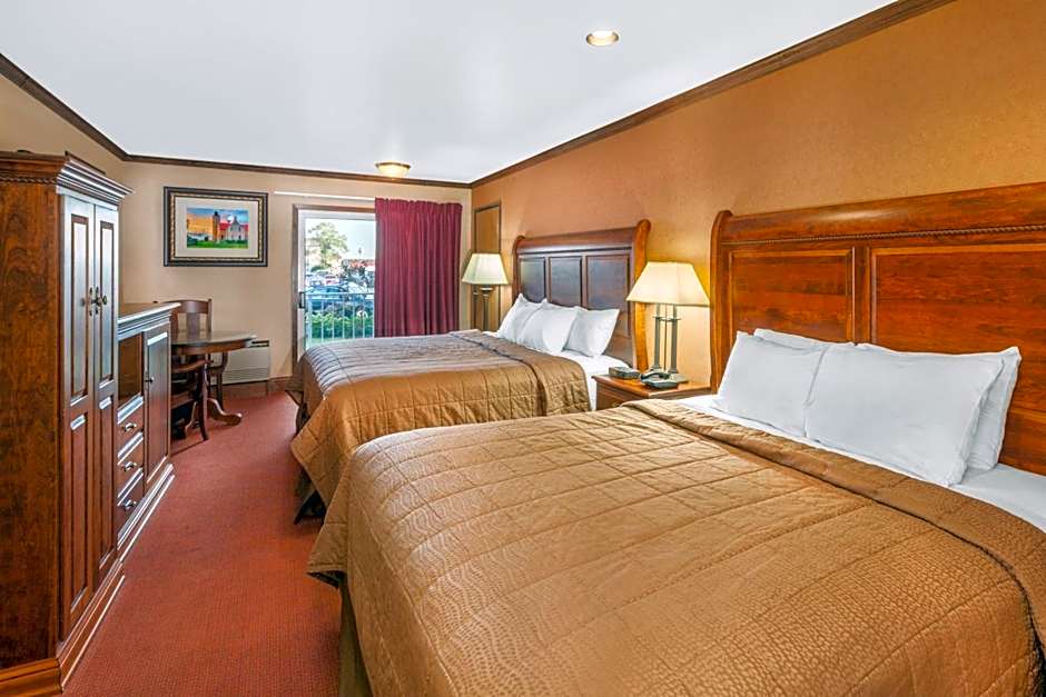 Ramada by Wyndham Mackinaw City Waterfront