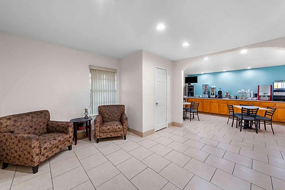 Super 8 by Wyndham Pleasanton