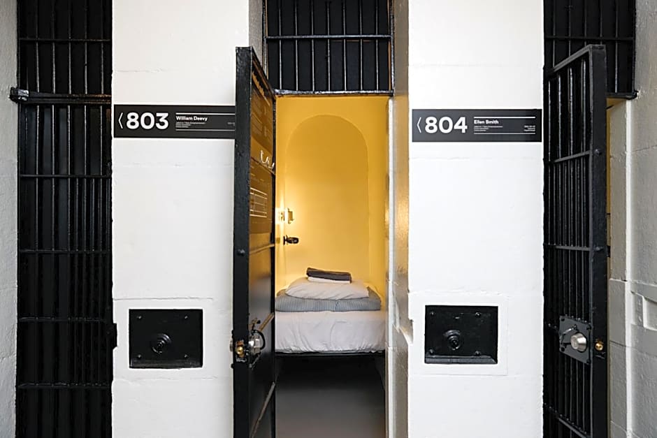 Saintlo Ottawa Jail Hostel
