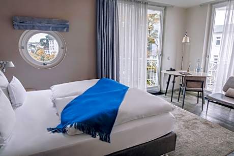 Deluxe Double Room with Balcony  and Partial Sea View