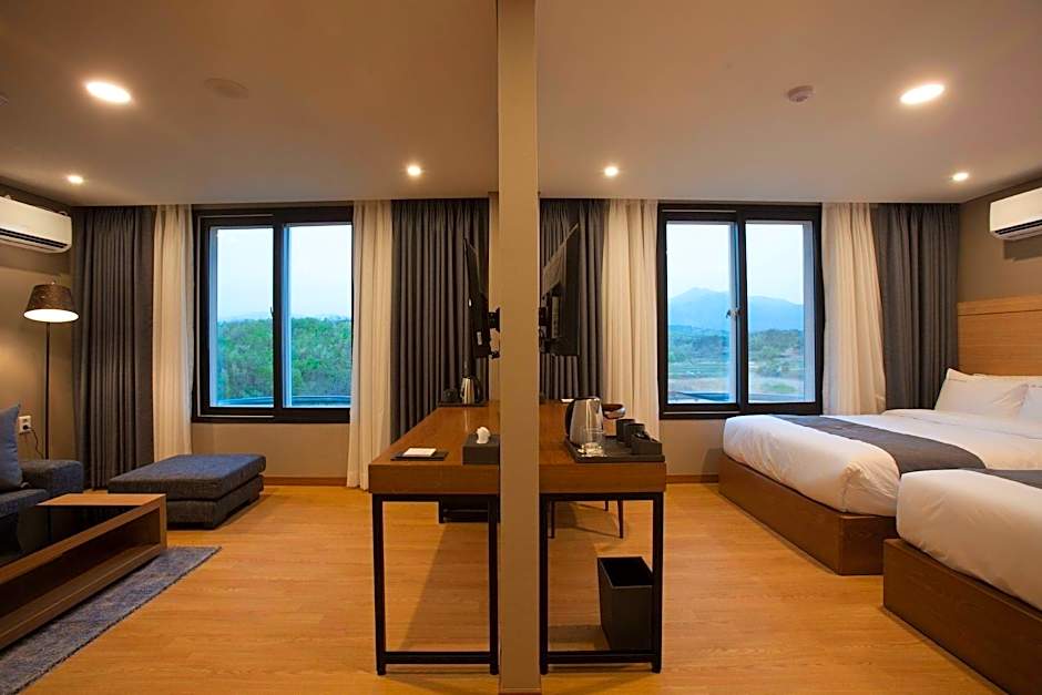Two-Y-Hotel