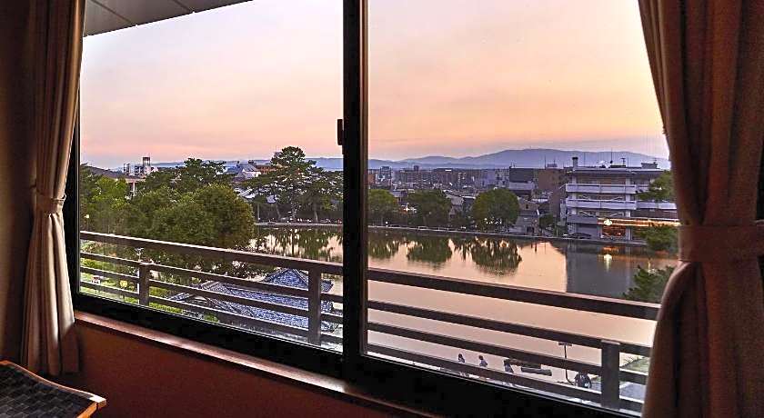 Sarusawaike Yoshidaya