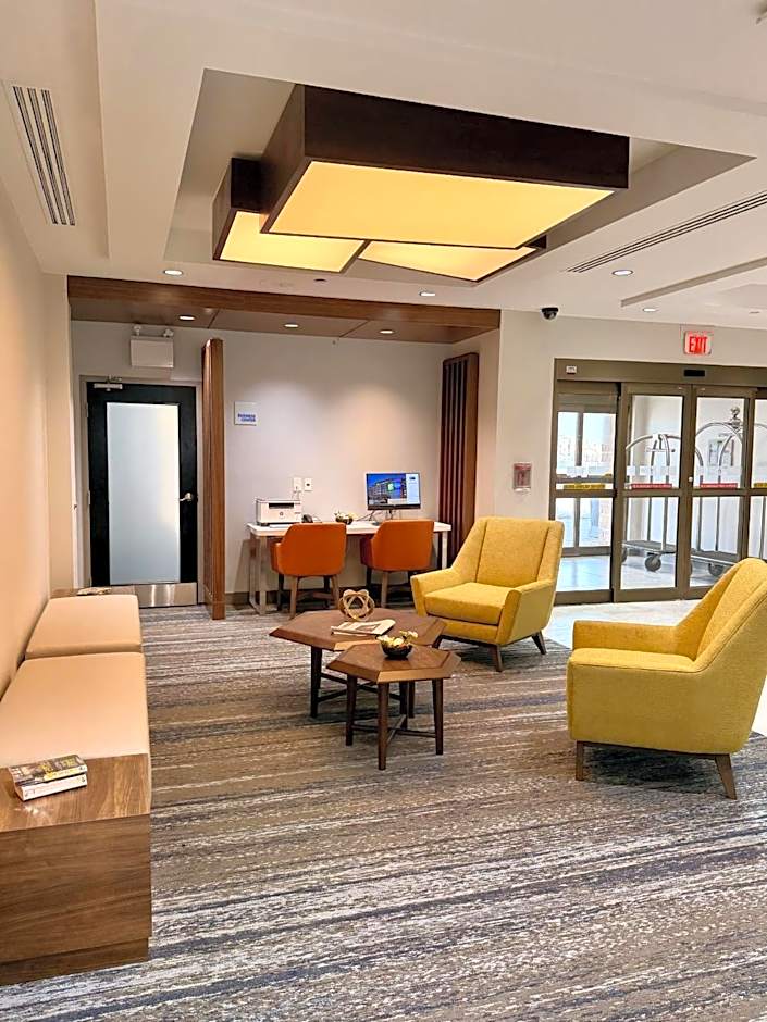 Holiday Inn Express & Suites Ottawa West - Nepean by IHG