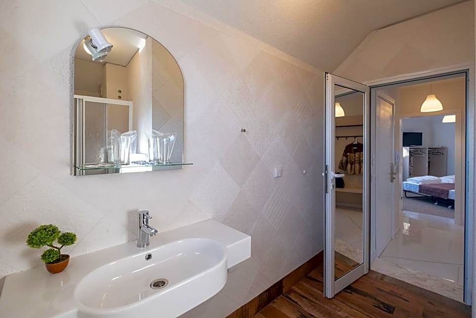 Blue Label Apart House