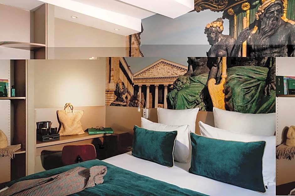 Midnight Hotel Paris