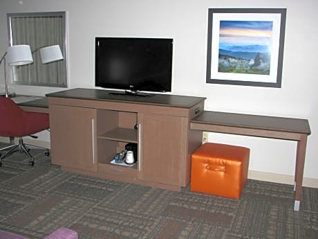 One-Bedroom King Suite with Whirlpool - Non-Smoking