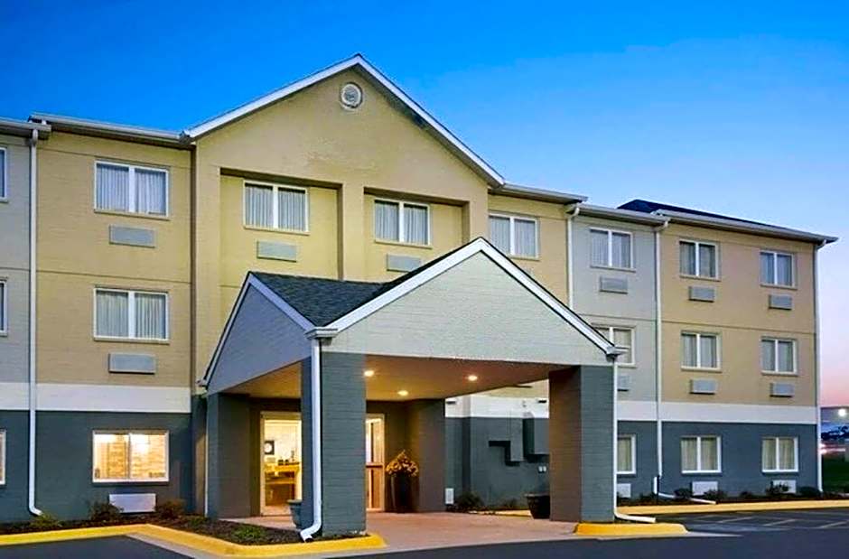 Dubuque Inn & Suites