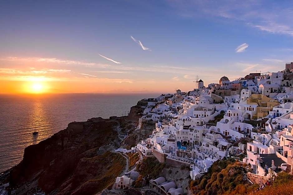 Pezoules of Oia