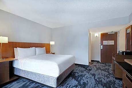 Queen Room with Roll-In Shower - Mobility Access/Hearing Accessible