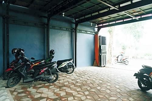 RedDoorz Syariah near Alun Alun Blitar