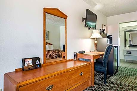 2 Queen Beds Smoking