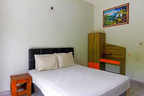 RedDoorz at Saren Anyar Homestay Lukluk