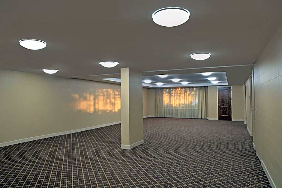 Sheraton Louisville Riverside Hotel