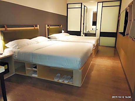 Standard Family Room Without Window