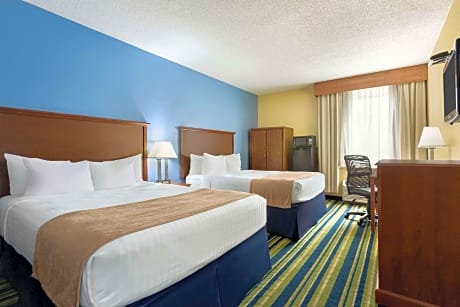 1 Queen Bed Mobility Accessible Room Non-Smoking