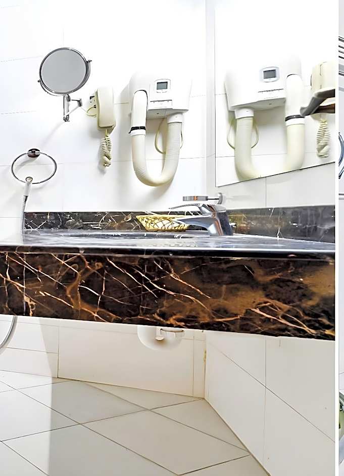 OYO 118 Revira Hotel