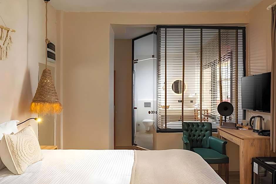 Gran Via Alsancak ( Boutique Hotel )