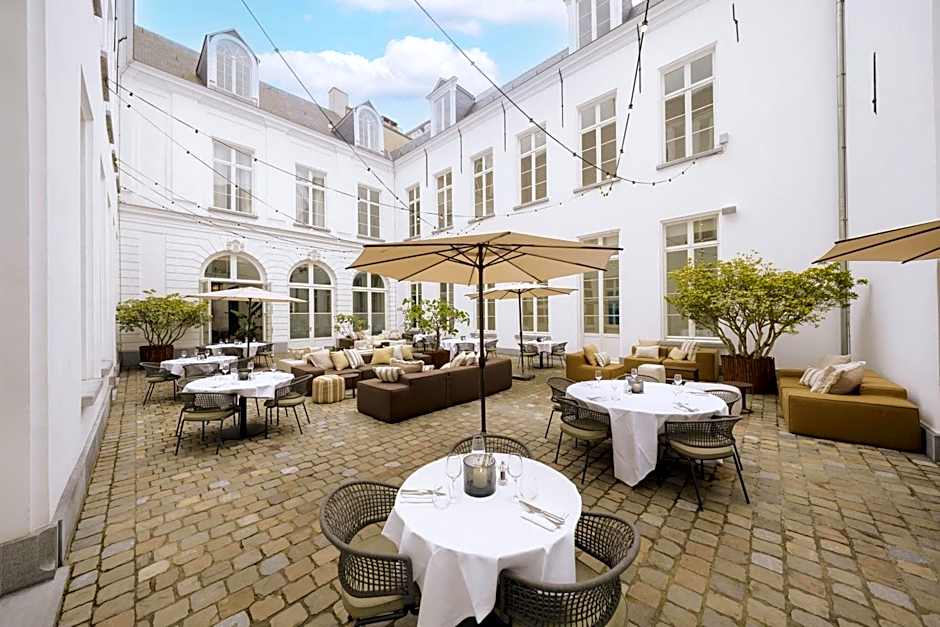 Sapphire House Antwerp, Autograph Collection