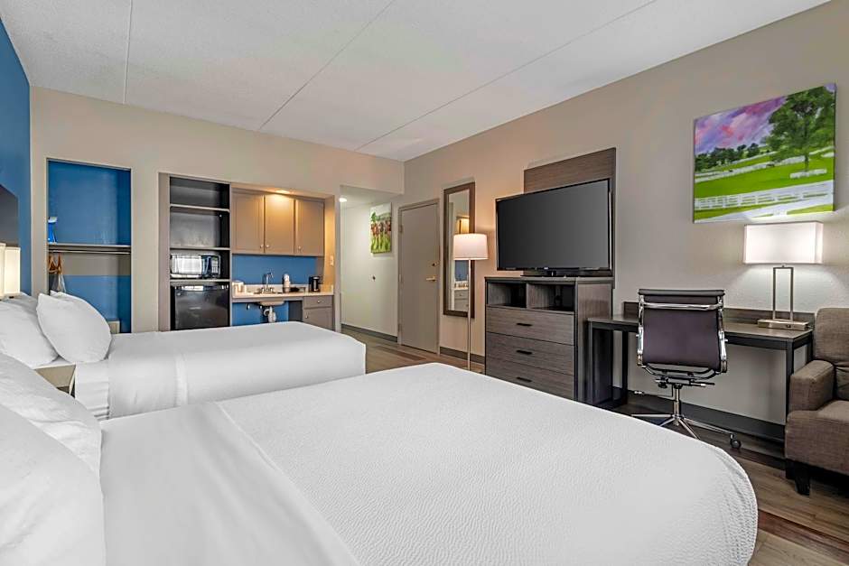 Photo 1 of 4 of 2 Queen Beds, Mobility Accessible, Bathtub
