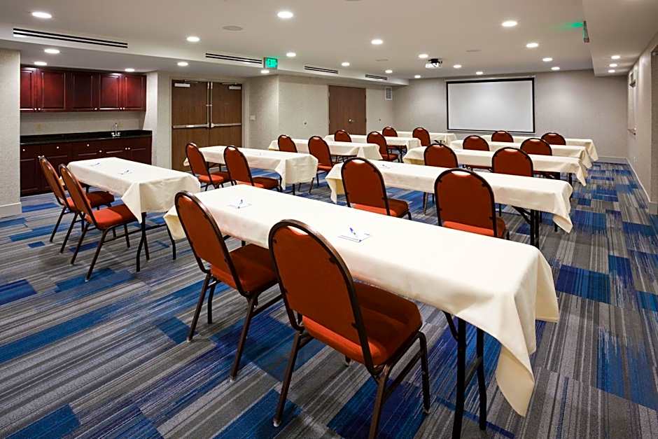 Holiday Inn Express Hotel & Suites Minneapolis-Golden Valley By IHG