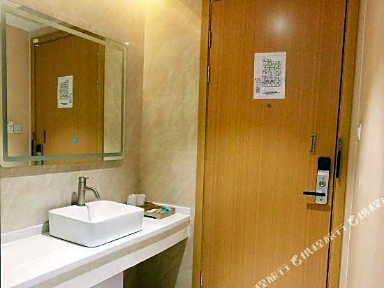 Guangzhou Longxiang Wisdom Hotel (Gangding Subway Station)