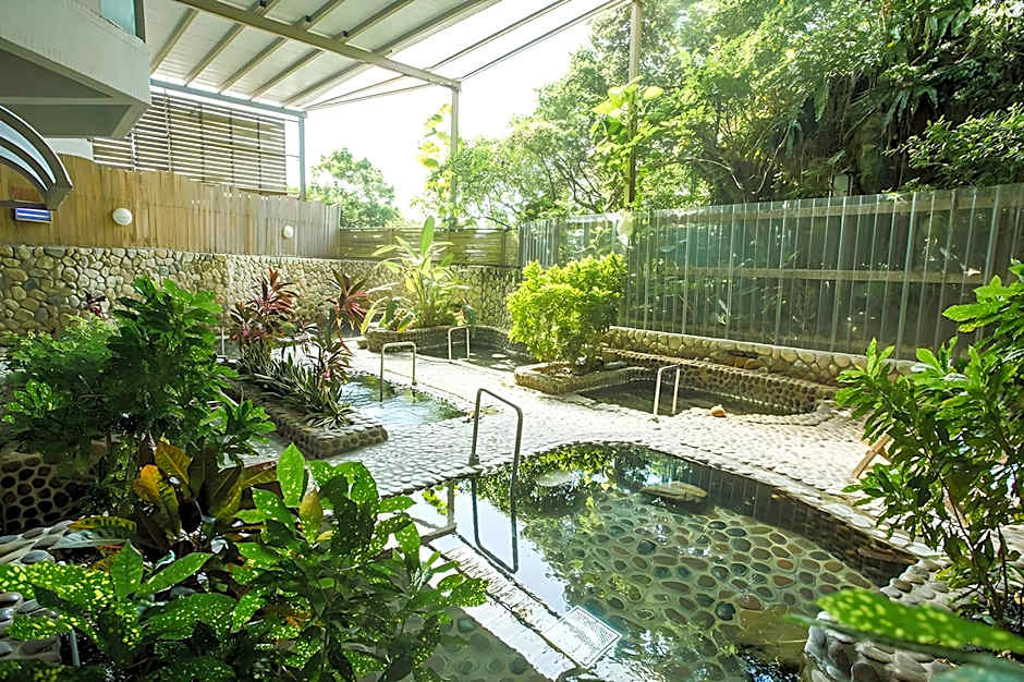 Pacific Hot Spring Hotel Green Bay